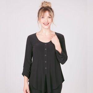 Pretty Women Henley Black 3/4 Sleeve Rounded Hem Top